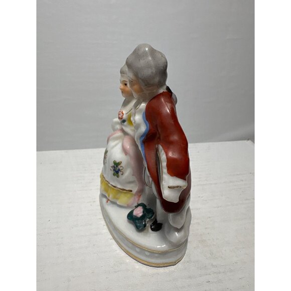 Vintage Porcelain Figurine Couple In Historical Attire Made In Occupied Japan - Picture 2 of 8